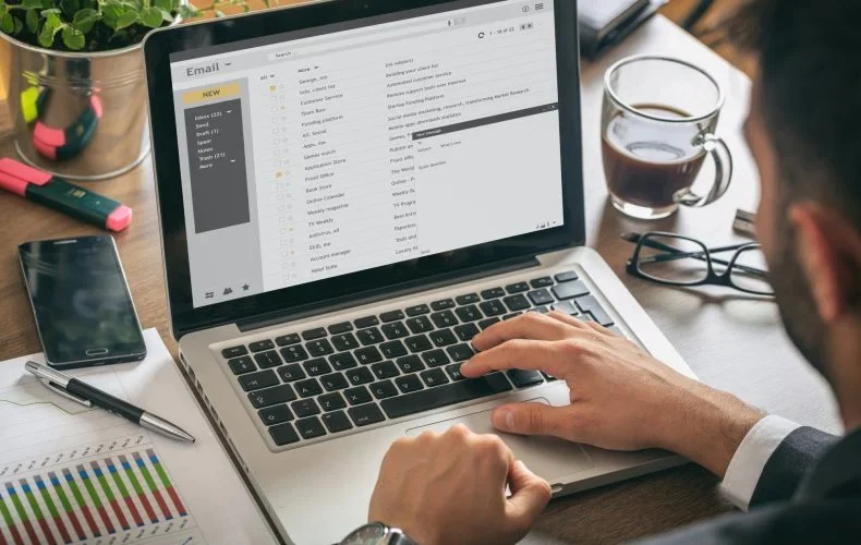 emails-list-on-a-laptop-screen-office-background-qvlau34tdzpmdgsup4dhwqrrt89o29cg4wrx2v6xag